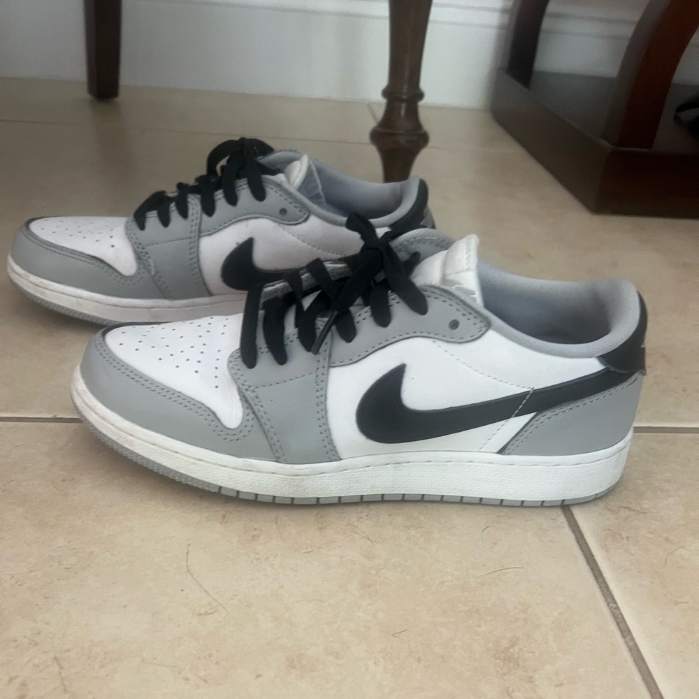 Nike Air Jordan 1 Big Kid Black and Gray Sneakers Size 7y